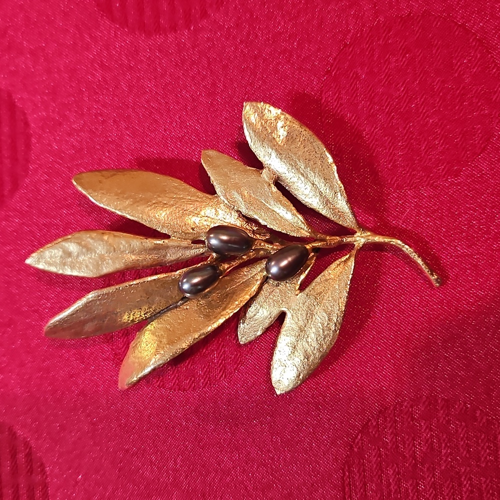 Vintage Olive Leaf Brooch With Real Pearls  Signed by MMA - Picture 4 of 6